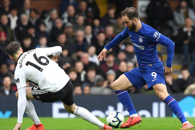 球迷怒喷后蹇韬回应：输球又怎么样？随后被韦世豪、甘超拦下