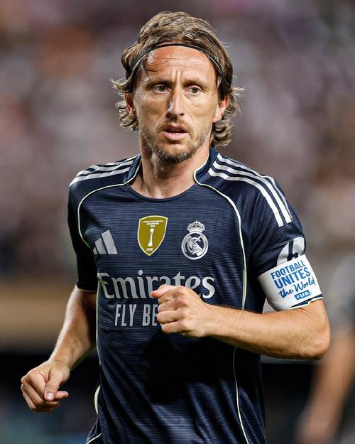 足球报：法比奥已与国安续约至26年底；国安将全主力出征越南