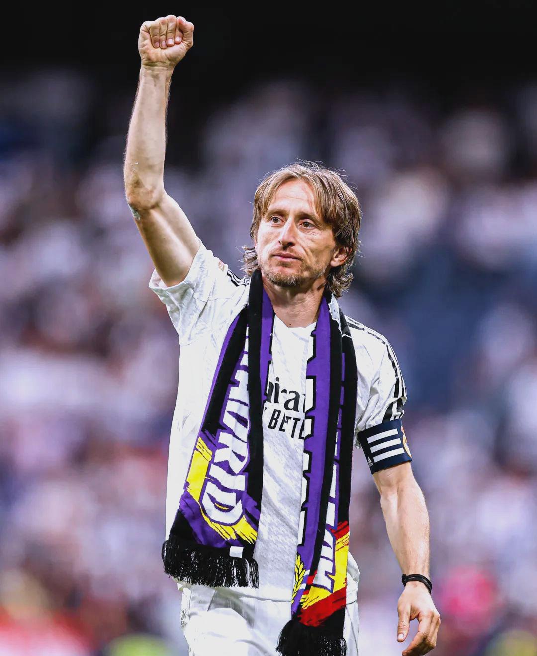 冬窗加盟米兰？罗马诺：莱万不会在1月离开巴萨