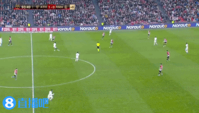 波兰媒体：莱万妻子经常分享跳交际舞的视频，引发了夫妻争吵